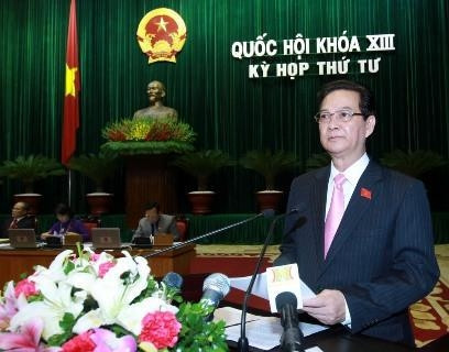 Thủ tướng Nguyễn Tấn Dũng trình bày báo cáo của Chính phủ về “Tình hình kinh tế, xã hội năm 2012 và nhiệm vụ năm 2013”.