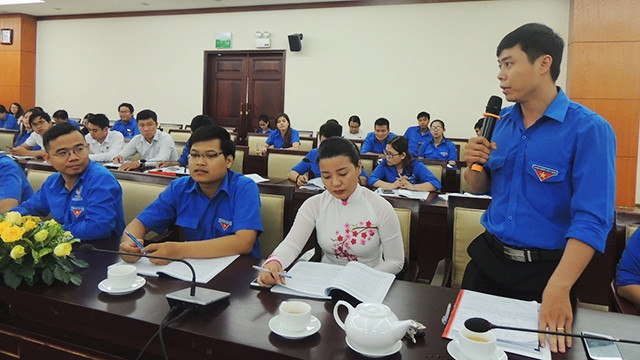 Nhiều ý kiến cho rằng, cần có sự định hướng từ nhiều phía để giúp các bạn trẻ có thêm sự chuẩn mực trong cư xử.