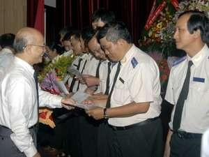 Các thừa phát lại được nhận quyết định bổ nhiệm.