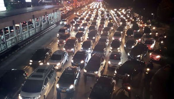 Giao thông ùn tắc bất kể thời gian nào là vấn nạn của Jakarta. (Ảnh: N.T) 
