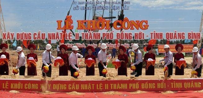 Khởi công cầu dây văng qua sông Nhật Lệ.