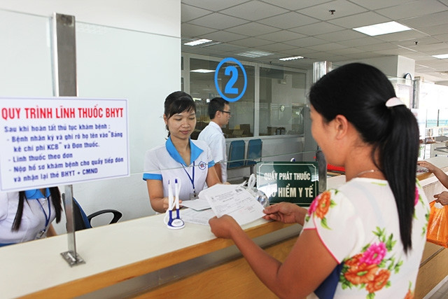 Bệnh nhân khám và lấy thuốc tại Bệnh viện đa khoa Hải Phòng.