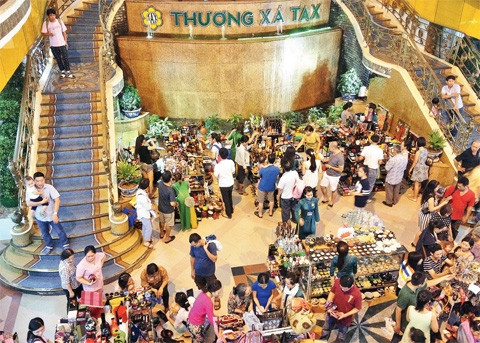 Một phần bên trong Thương xá Tax.