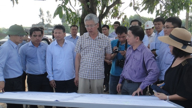 Đoàn giám sát đi kiểm tra tại một số dự án BOT trên địa bàn Đồng Nai.