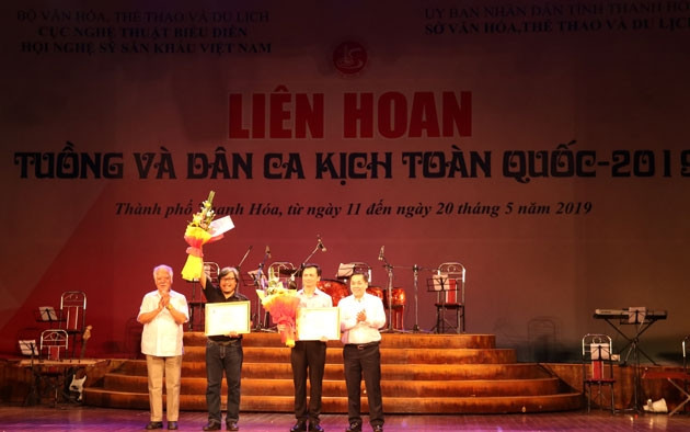 Trao giải Huy chương Vàng dành cho vở diễn "Chói rạng sơn hà".