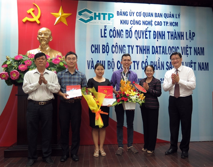 Lễ công bố quyết định thành lập Chi bộ Công ty TNHH Datalogic và Chi bộ Công ty cổ phần Sanofi Việt Nam tại Khu Công nghệ cao TP Hồ Chí Minh.