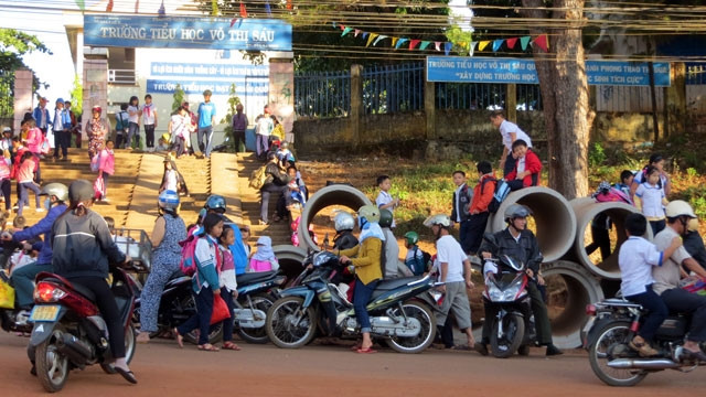Trường Tiểu học Võ Thị Sáu, phường Nghĩa Thành, thị xã Gia Nghĩa, một trong những trường học thu trái quy định bị xử phạt. 