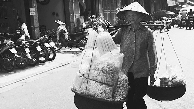 Gánh hàng xén bà nội