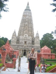 Tháp Bồ  Đề  Đạo Tràng (Mahabodhi), có từ thế kỷ thứ hai, được tu tạo lớn vào thế kỷ thứ 19.