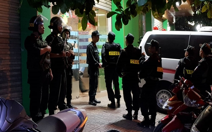 Nhiều cảnh sát cơ động có mặt tại bệnh viện.