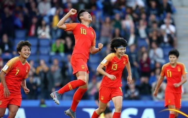 Li Ying (số 10) cùng đồng đội ăn mừng bàn thắng vào lưới Nam Phi. (Ảnh: FIFA)