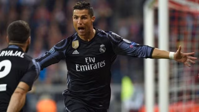 Ronaldo đã trở thành cầu thủ đầu tiên cán mốc 100 bàn thắng ghi được tại cúp châu Âu.