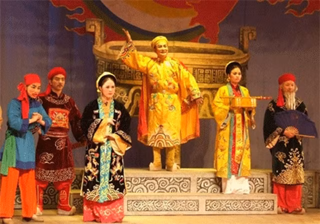 Một cảnh trong vở Nhiếp chính Ỷ Lancủa Nhà hát Chèo quân đội.