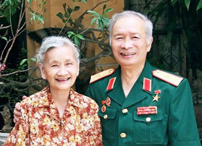 Vợ chồng Giáo sư Lê Thế Trung.