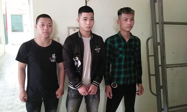 Các đối tượng bị bắt trong vụ đập phá xe.