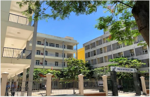 Trường THPT chuyên Khoa học Tự nhiên