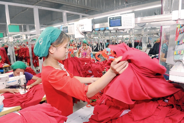 Ngành may xuất khẩu là nguồn thu ngoại tệ lớn cho đất nước.         Ảnh: thanh chương