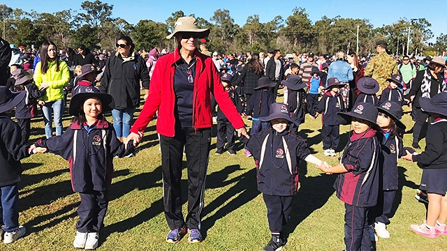 Kỷ lục nắm tay nhau