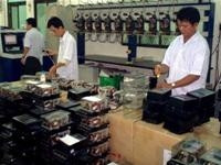 Đã có nhiều ý kiến phản đối,
Trung tâm Thí nghiệm điện
(Công ty Điện lực TP Hồ Chí Minh)
vẫn tiếp tục kiểm định điện kế.