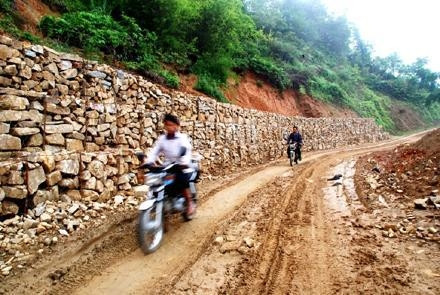 Kè đá ta-luy chống sạt lở ở xã vùng cao Ngải Thầu (Bát Xát, Lào Cai).