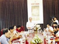 Tại buổi họp báo, do NXB<br>Thanh niên tổ chức nhân bản<br>in Nhật ký Nguyễn Văn Thạc<br>thứ 100.001 ấn hành