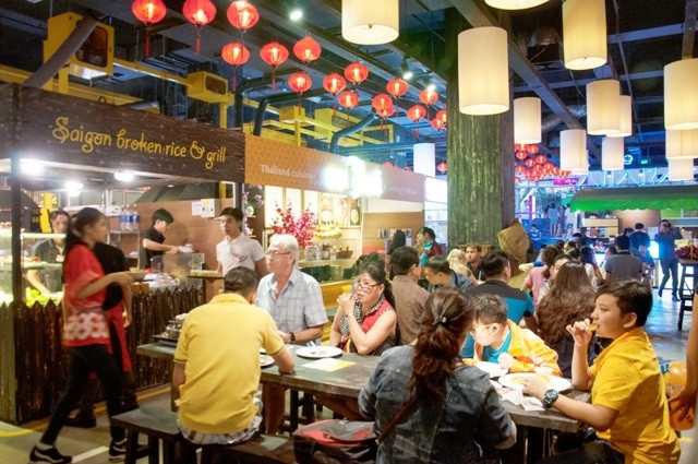 Sôi động chợ dưới lòng đất Công viên 23-9