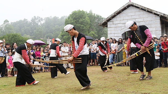 Cần phát huy bản sắc văn hóa, giữ gìn truyền thống của mỗi dân tộc để tạo thành sản phẩm du lịch độc đáo. Ảnh: ANH QUÂN