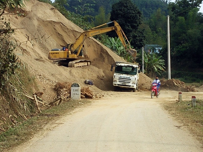 Công ty TNHH Thành Hưng san ủi không phép với quy mô lớn ở thôn Nà Diểu, xã Nông Thượng, TP Bắc Cạn.