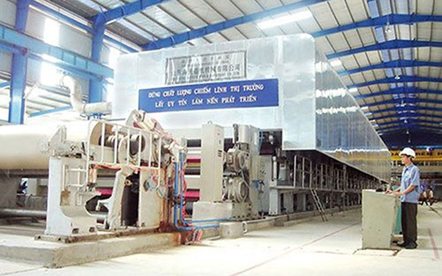 Dây chuyền sản xuất giấy ở Công ty TNHH Lee&Man Việt Nam (Hậu Giang).