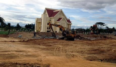 Nhiều công trình xây dựng cơ bản ở Kon Tum bị chậm tiến độ thi công vì nợ đọng trong XDCB quá lớn.