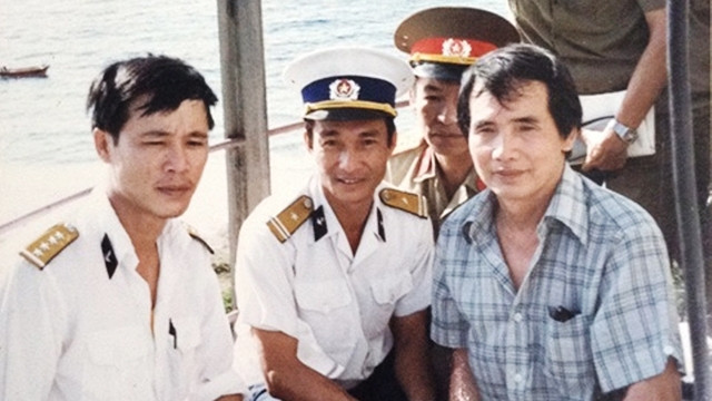 Nhạc sĩ Thế Song ra với Trường Sa năm 1995.