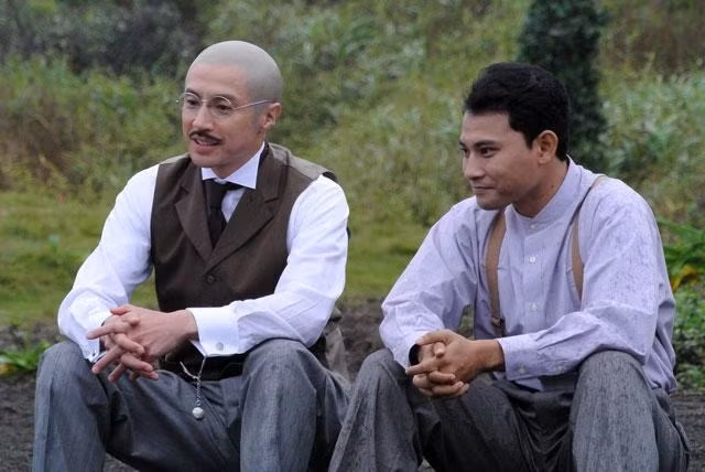 Phan Bội Châu và bác sĩ Asaba trong phim.