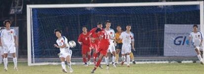 Bật Hiếu (17), Văn Quyến (10), Hải Lâm (cạnh Tài Em - 22) và Văn Trương (2) trong trận gặp Myanmar tại SEA Games 23. Đây