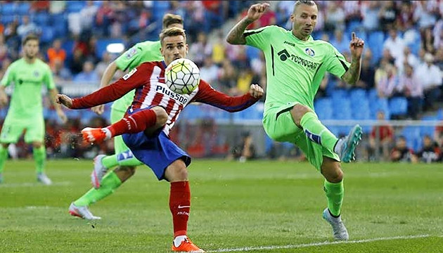 Antoine Griezmann (bên trái) ghi bàn cho Atletico Madrid. (ảnh: AP)