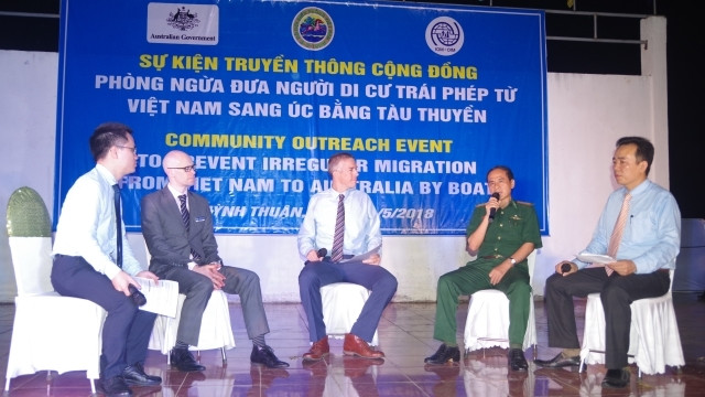 Các đại biểu tham gia giao lưu tại buổi truyền thông.