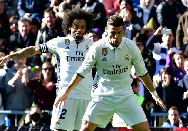 Cristiano Ronaldo ăn mừng bàn thắng trong trận đấu với Granada. Ảnh: Goal