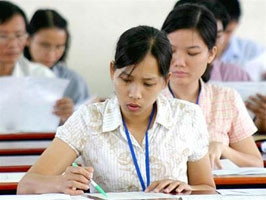 Giảng viên Trường ĐH Nông lâm
TP Hồ Chí Minh chấm thi môn toán khối A.