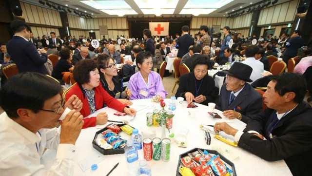 Quang cảnh cuộc đoàn tụ ở Cưm-cang.