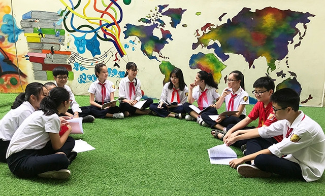 Buổi trao đổi về “sự an toàn cho trẻ em trên mạng” của các em học sinh Trường THCS Nam Từ Liêm (Hà Nội).