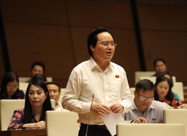 Bộ trưởng GD-ĐT Phùng Xuân Nhạ giải trình tại phiên thảo luận tại hội trường, Kỳ họp thứ sáu Quốc hội khoá XIV chiều 26-10