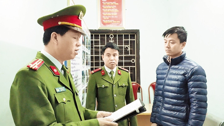 Cơ quan điều tra Công an TP Hà Nội khởi tố, bắt giam đối tượng Cao Mạnh Hùng trú ở Hoàng Liệt, Hoàng Mai (Hà Nội) về hành vi dâm ô đối với trẻ em theo điều 116, Bộ luật Hình sự.    Ảnh | Nga Phạm