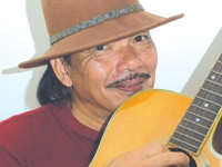 Nhạc sĩ Trần Tiến - Sống để yêu thương