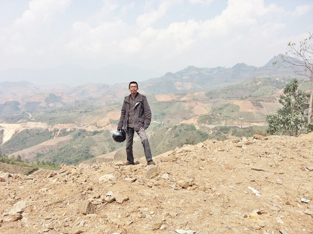 Họa sĩ Mai Duy Minh trong hành trình về Ðiện Biên Phủ.