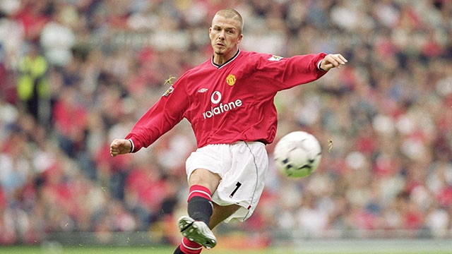 Beckham “đánh bại” Pirlo trên... internet