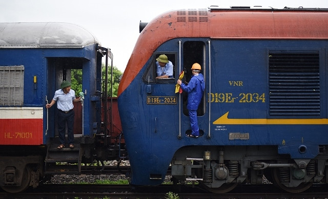 Đoàn tàu qua ga Kép (huyện Lạng Giang, tỉnh Bắc Giang).
