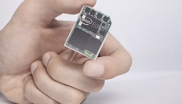 Edison PC – máy tính đeo tay kích thước thẻ nhớ SD.