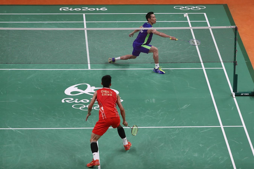 Hai tay vợt Chen Long và Lee Chong Wei thi đấu.