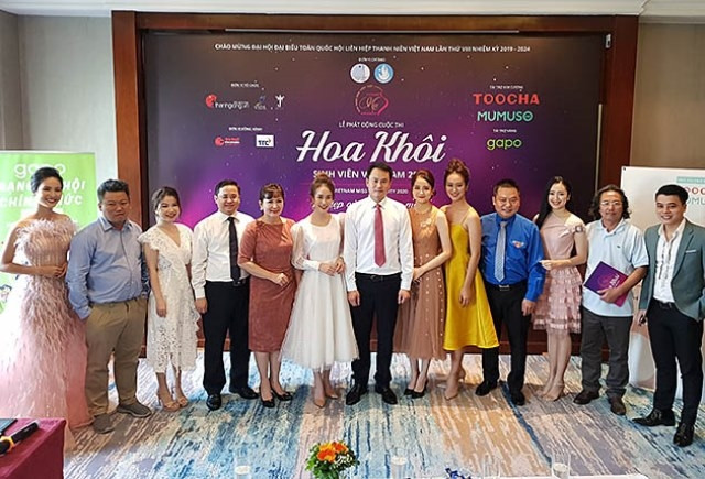 Các thành viên Ban tổ chức và Hoa khôi, Á khôi cuộc thi những năm gần đây tại buổi họp báo thông tin về cuộc thi năm nay.