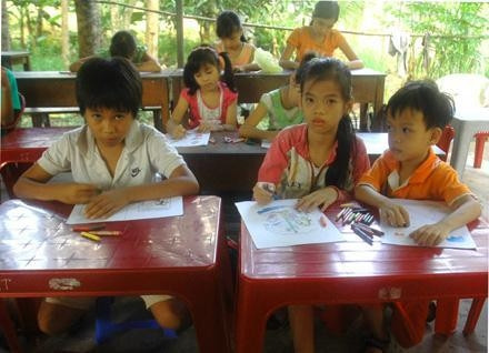 Giờ học của các em học sinh lớp học tình thương.