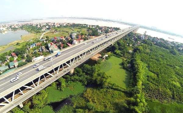 Cầu Thăng Long nhìn từ trên cao.